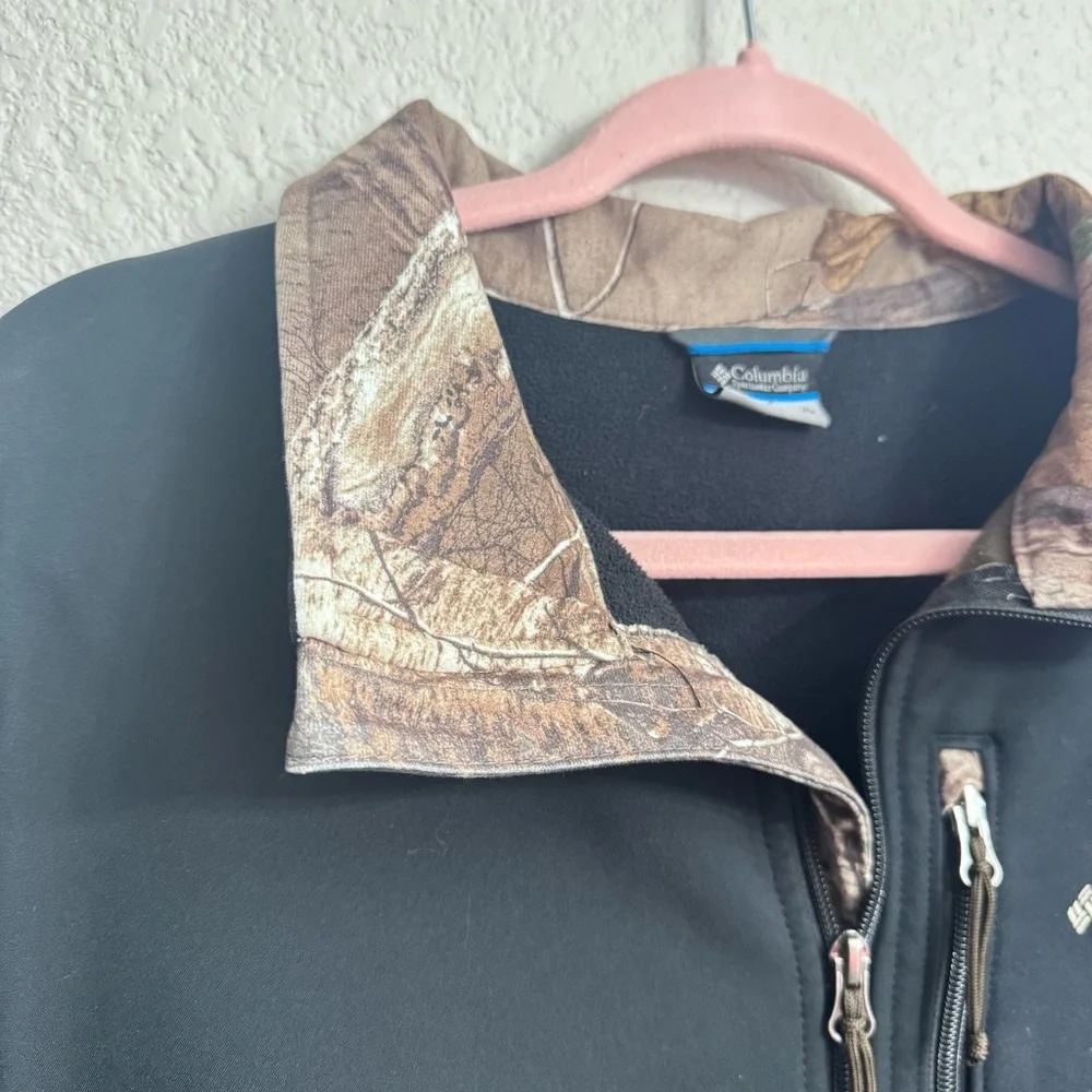 Columbia PFG Men’s XL Softshell Jacket Black Realtree Camo - Picture 5 of 8